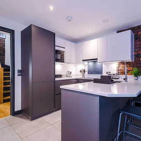 4-storey Townhouse In By Hilltop Serviced