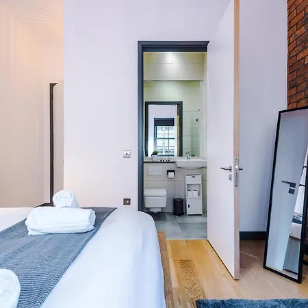 4-storey Townhouse In By Hilltop Serviced Prázdninový dům Manchester