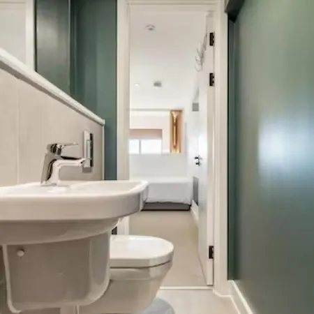 Two Bedrooms Exquisite En-suite Deansgate