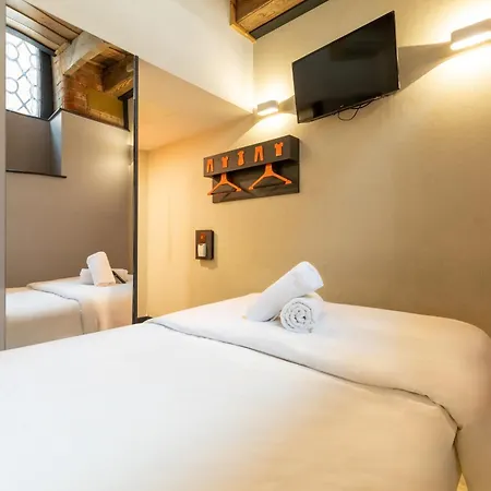 Easyhotel Hotel 2*
