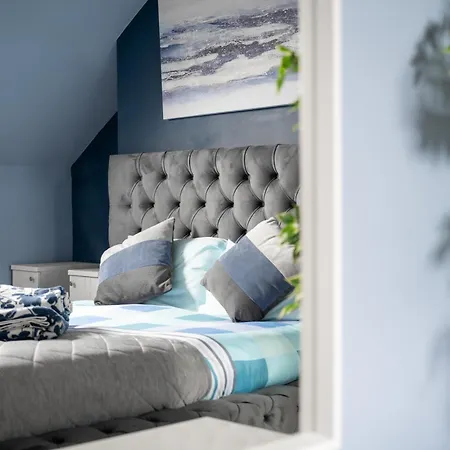 Апартаменты Mega Flat Near Arndale City Centre