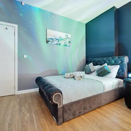 Mega Flat Near Arndale City Centre Апартаменты *