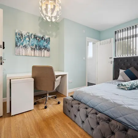 Mega Flat Near Arndale City Centre Апартаменты *