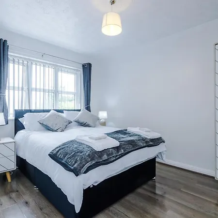 Apartment Cozy Away From In Manchester. Manchester