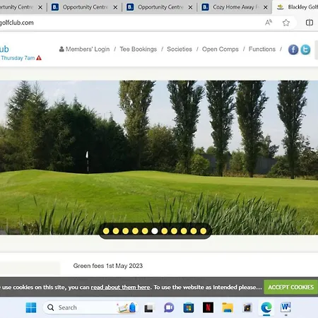 Cozy Away From In Manchester. Apartment