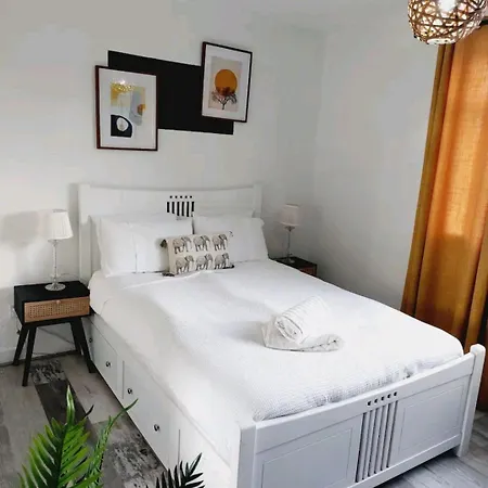 Appartement Cosy And Private House Close To Town