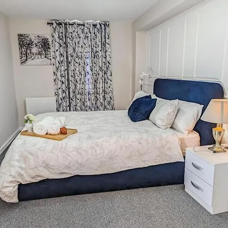 A Superb 2 Bed, 2 Bathroom In Centre Free Parking Appartement *