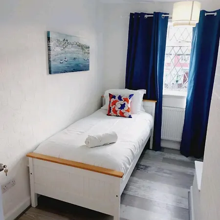 Cosy And Private House Close To Town Manchester