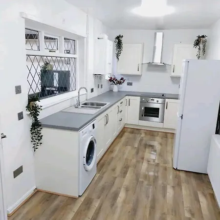 Cosy And Private House Close To Town * Manchester