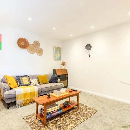 Newly Renovated 5 Bed + 5 Bath! 曼彻斯特