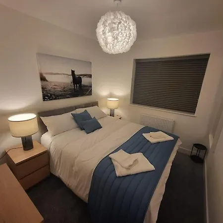 New 4 Bedrm House! Parking. 10min To / Etihad