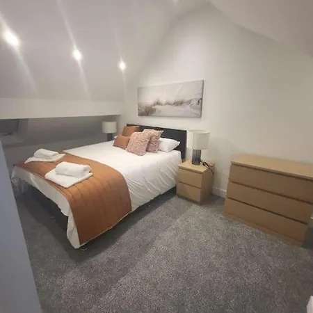 New 4 Bedrm House! Parking. 10min To / Etihad Feriehus