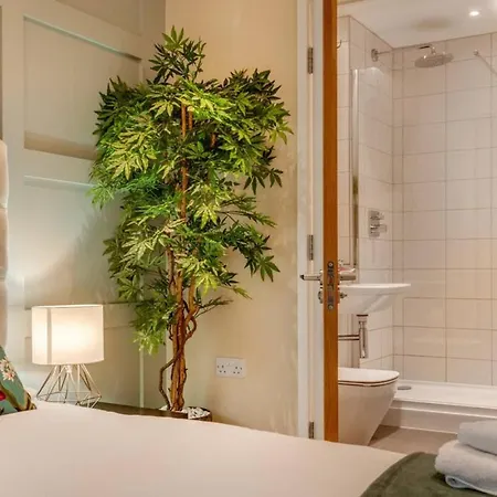 בית נופש Central Luxury 3 Bed Townhouse With Parking *