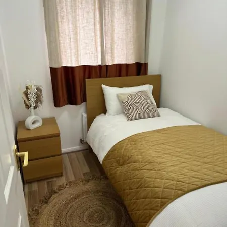 Stunning 3-bed House In Feriehus *