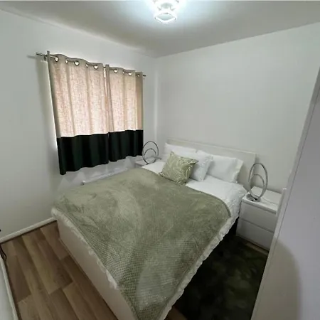 Stunning 3-bed House In Feriehus