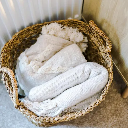 펜션 4 Bedroom House Eccles *