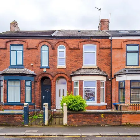 4 Bedroom House Eccles *