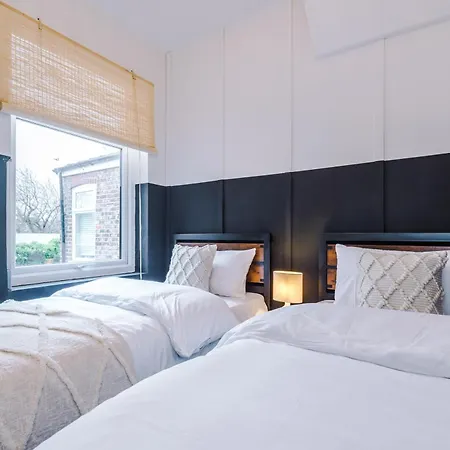 4 Bedroom House Eccles Μάντσεστερ