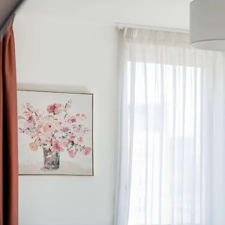 Luxurious Two Bedroom Apartament