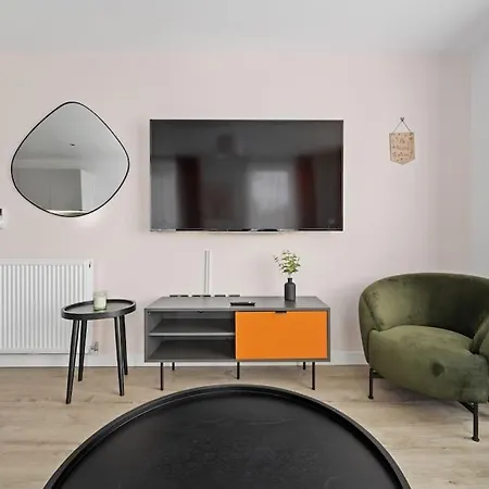 Luxurious Two Bedroom Apartament *
