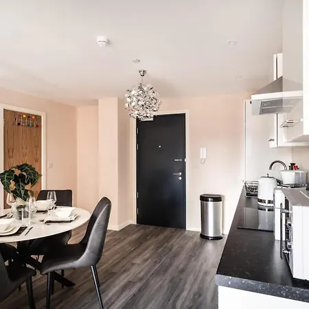 Spacious & Bright 2 Bed In *
