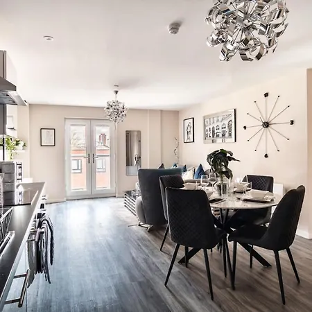 Апартаменты Spacious & Bright 2 Bed In