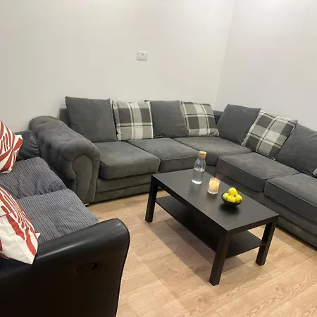 1 En-suit Double Bedroom With Bathroom In