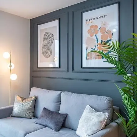 Modern Waterfront Living City's Hotspots Nearby * Manchester