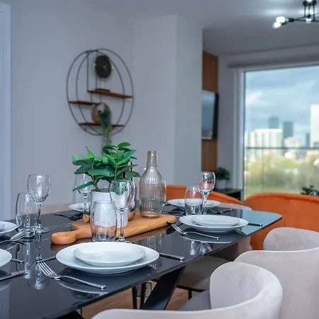 Modern Waterfront Living City's Hotspots Nearby Apartment *