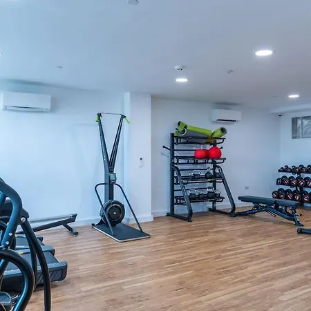 Apartment Modern Waterfront Living City's Hotspots Nearby *
