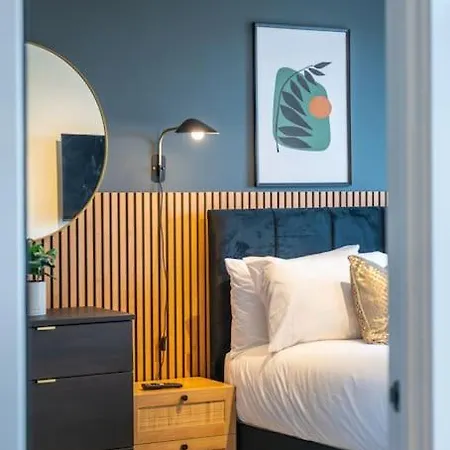 Apartment Modern Waterfront Living City's Hotspots Nearby Manchester