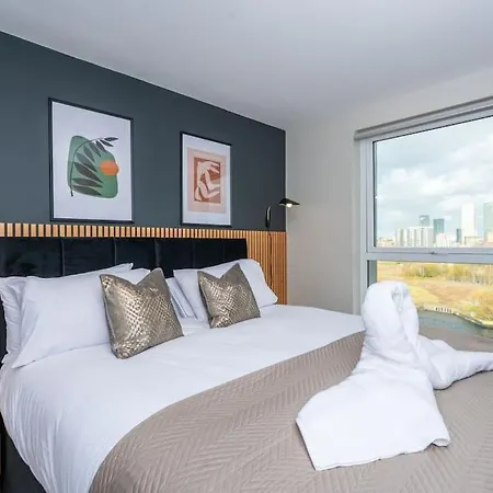 Apartment Modern Waterfront Living City's Hotspots Nearby