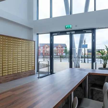 Modern Waterfront Living City's Hotspots Nearby * Manchester