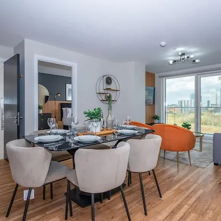 Modern Waterfront Living City's Hotspots Nearby * Manchester