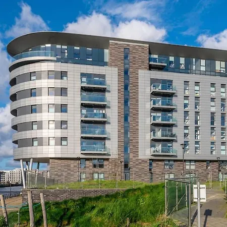 Modern Waterfront Living City's Hotspots Nearby * Manchester