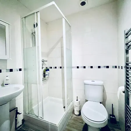 Lovely 4 Bed アパート