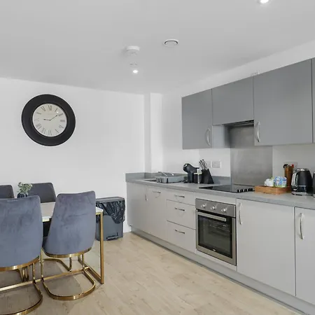 High Rise 2 Bedroom & 2 Bath With Parking, Balcony & Amazing View *