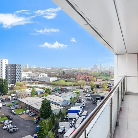 High Rise 2 Bedroom & 2 Bath With Parking, Balcony & Amazing View * Manchester