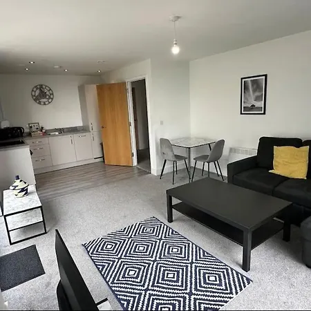 Chic 1 Bed Mcr Ap W/balcony- Sleeps 4