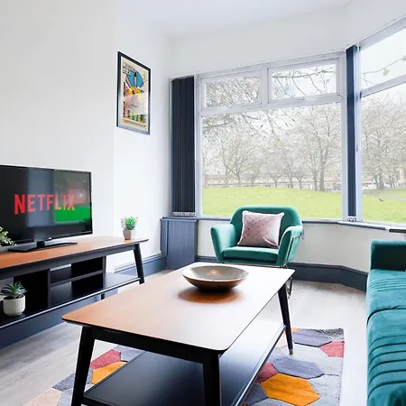 3-bed House In Near Old Trafford Manchester