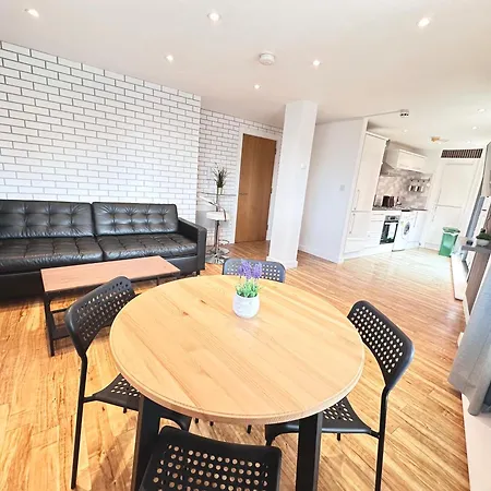 The Works - Two Bed Penthouse * Манчестер