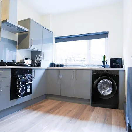 3-bed House In Near Old Trafford * Manchester