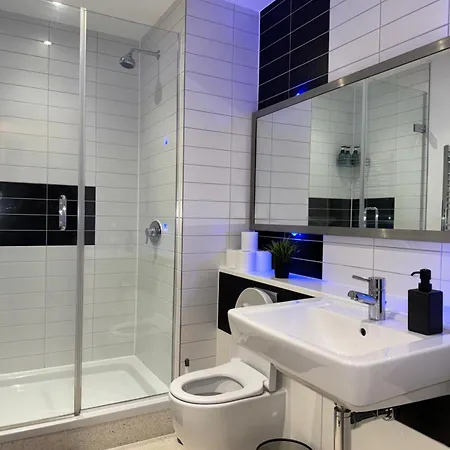 דירה Centre 2 Bed With Spa, Gym & Balcony *