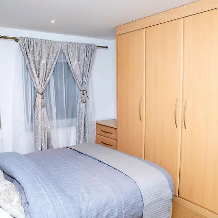 Apartament Luxury Apartment+secure Parking