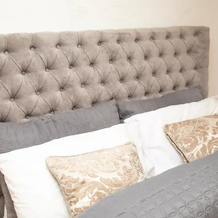 Luxury Apartment+secure Parking Apartament