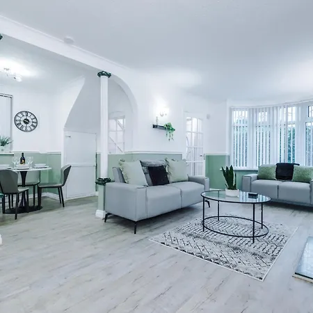 Jade House, - By Synergy Estates * Manchester