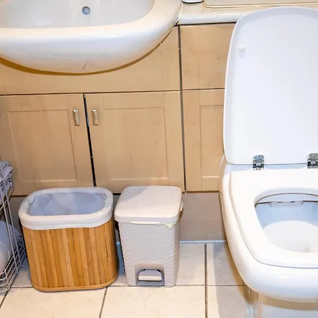 Luxury Apartment+secure Parking Apartament *