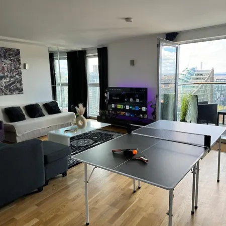 דירה Centre 2 Bed With Spa, Gym & Balcony