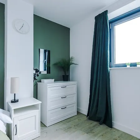 Stylish Apartment, Sleeps 6, Pool Table, Smart Tvs, Parking Available דירה *