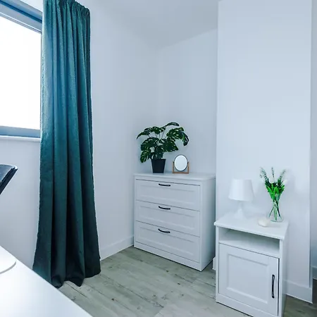 דירה Stylish Apartment, Sleeps 6, Pool Table, Smart Tvs, Parking Available *